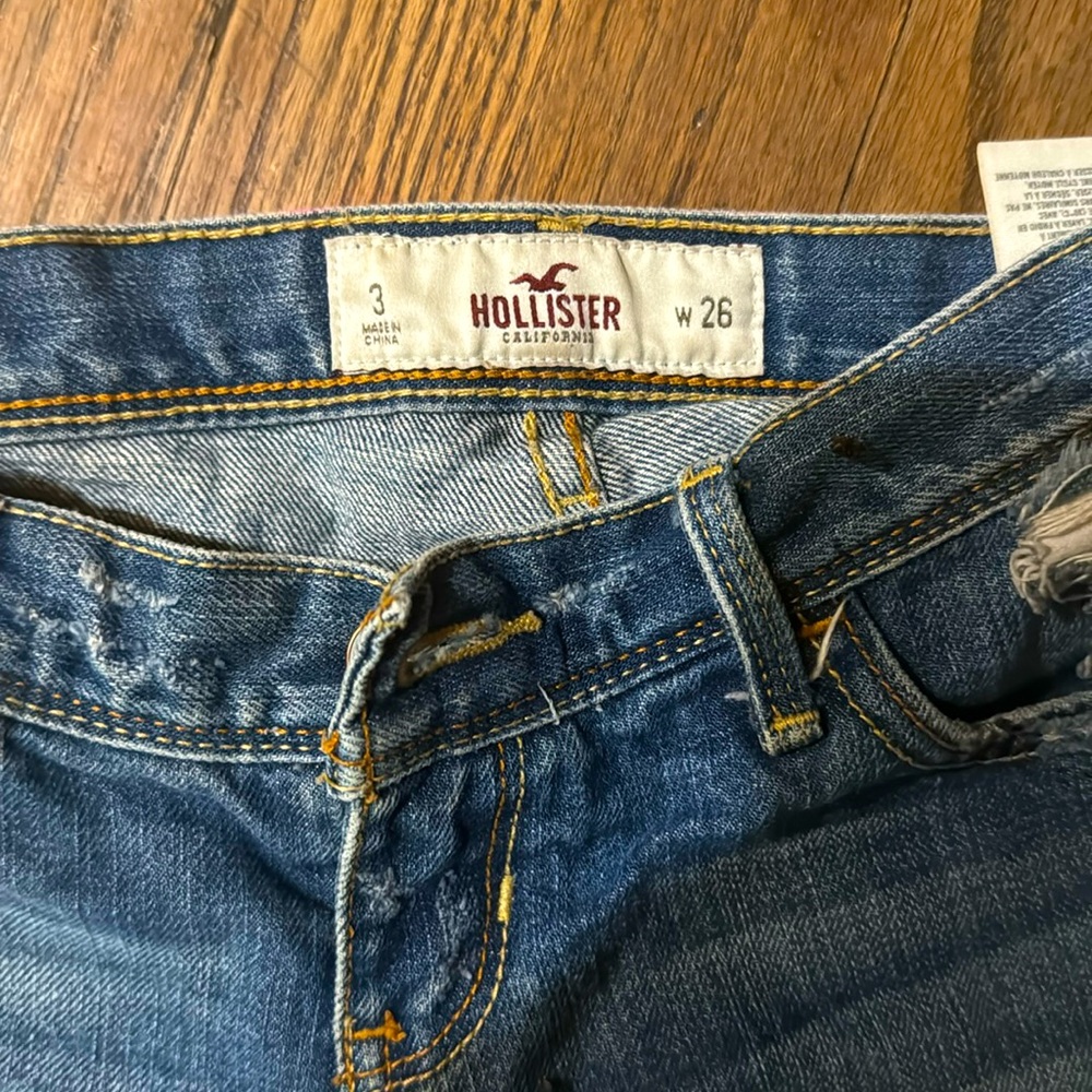 Hollister jean shorts size 26